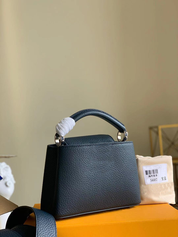 M56770 CAPUCINES MINI handbag Taurillon leather in Atlantic Dark Blue color classic women totes carried by hand or over the shoulder strap, Red;black
M56770 CAPUCINES MINI handbag Taurillon leather in Atlantic Dark Blue color classic women totes carried by hand or over the shoulder strap, Red;black
