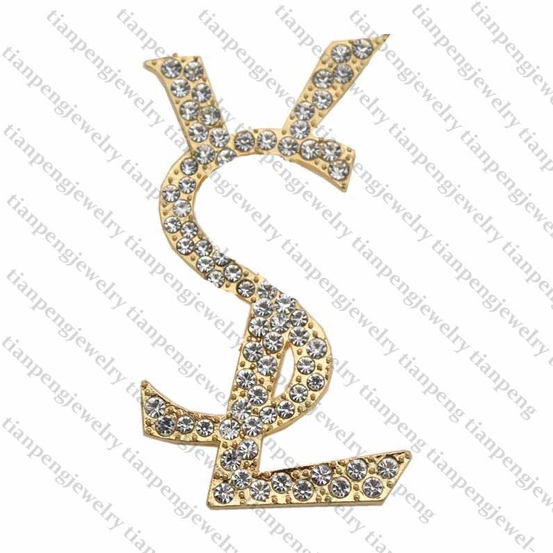 Designer Jewelry C Letter Designer Brooches Crystal Diamond Luxury Brooches Pins Alloy Brooch Clothing Women Brooches, Gray
Designer Jewelry C Letter Designer Brooches Crystal Diamond Luxury Brooches Pins Alloy Brooch Clothing Women Brooches, Gray