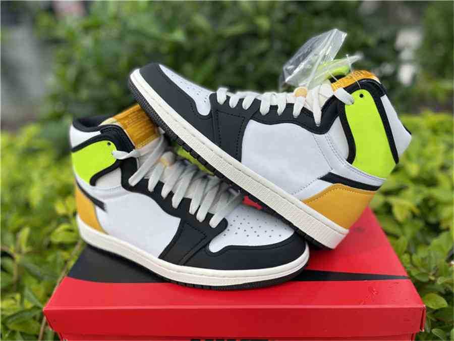 2021 New Release 1 High OG Volt Gold Athletic Shoes Men White Volt University Gold Black Yellow Toe 2.0 Zapatos Sports With Original Box
2021 New Release 1 High OG Volt Gold Athletic Shoes Men White Volt University Gold Black Yellow Toe 2.0 Zapatos Sports With Original Box