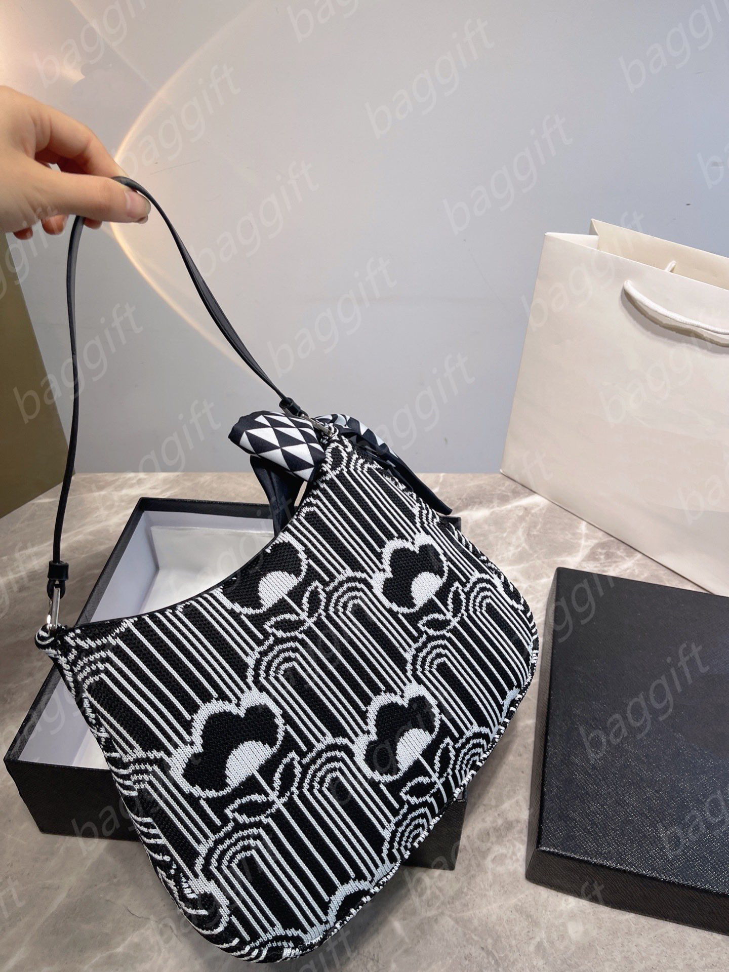 Lady PM Shoulder Hobo Bags Women Italy Luxury P axillary bag Hand collar Tote Vintage Knitting Wallets Black white Flower Crossbody Handbag Wool Vintage Purse, For balance fees;no bag
Lady PM Shoulder Hobo Bags Women Italy Luxury P axillary bag Hand collar Tote Vintage Knitting Wallets Black white Flower Crossbody Handbag Wool Vintage Purse, For balance fees;no bag