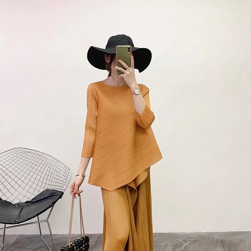 LANMREM folded three quarter sleeve pleated t-shirt for famale solid color irregular hem tops elastic round colalr tops YJ438 210302