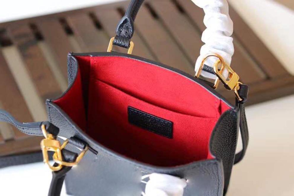 Takashi Luxurys New lock BB handbags women leather twist handbag shopping messenger Shopping bag shoul Briefcasesder bag pockets Totes Cosmetic Bag, Blue
Takashi Luxurys New lock BB handbags women leather twist handbag shopping messenger Shopping bag shoul Briefcasesder bag pockets Totes Cosmetic Bag, Blue