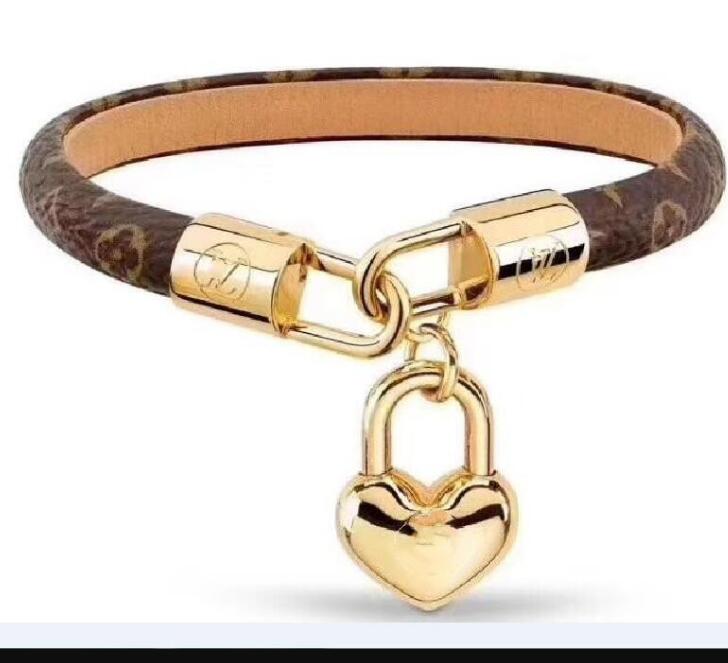 GG
YSL
LVLouis
Vitton Top Paris Bracelets Men Woman Designers Wristpaper Leather Flower Pattern Bracelet Pearl Jewelry
GG
YSL
LVLouis
Vitton Top Paris Bracelets Men Woman Designers Wristpaper Leather Flower Pattern Bracelet Pearl Jewelry