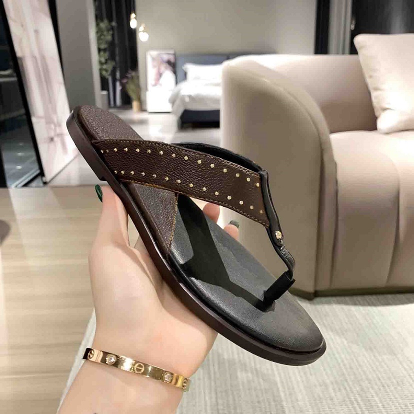 with box Designer woman man Slippers Slides Gear bottoms Flips Flops women men luxury sandals fashion causal flip flop size 35-45 top quality, Only a opp package;without shoes
with box Designer woman man Slippers Slides Gear bottoms Flips Flops women men luxury sandals fashion causal flip flop size 35-45 top quality, Only a opp package;without shoes