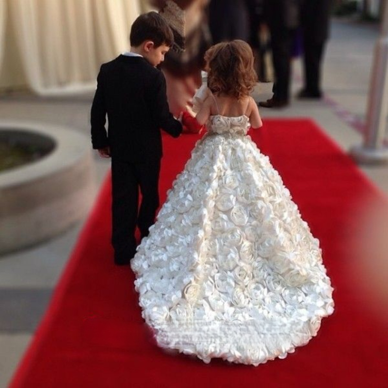Lovely Tulle White Flower Girl Dresses for Weddings High Neck Sleeves Sweep Train 3D Floral Applique Communion Dress Girls Pageant Gowns