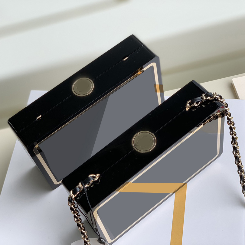 A miniature version of the dinner bag Take the chain Polished vintage lambskin diamond lattice bag S12865 mini shoulder bag
A miniature version of the dinner bag Take the chain Polished vintage lambskin diamond lattice bag S12865 mini shoulder bag