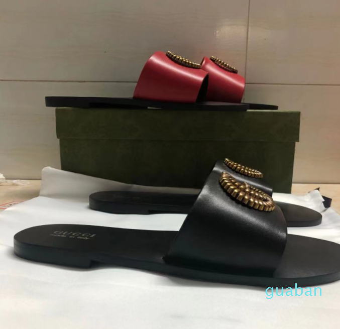 New electric embroidered flat slippers, fabric: imported sheepskin surface, foot-padded goatskin, high-grade bottom of original plate,, Black
New electric embroidered flat slippers, fabric: imported sheepskin surface, foot-padded goatskin, high-grade bottom of original plate,, Black