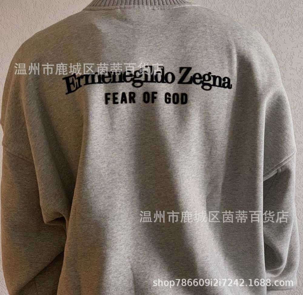High quality 1:1 hoodie Feather of God fog co branded Ze grey Plush round neck wool knitting thread style flocking sweater, Black
High quality 1:1 hoodie Feather of God fog co branded Ze grey Plush round neck wool knitting thread style flocking sweater, Black