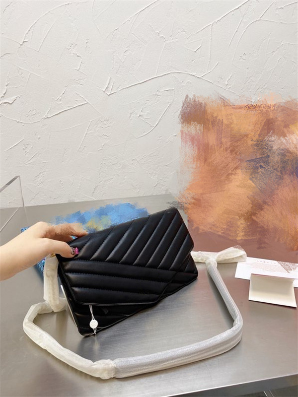 Women leather clutch Evening Bags fashion chain lady shoulder bag handbag presbyopic mini package messenger card holder 25-13cm, The box is not sold separately
Women leather clutch Evening Bags fashion chain lady shoulder bag handbag presbyopic mini package messenger card holder 25-13cm, The box is not sold separately