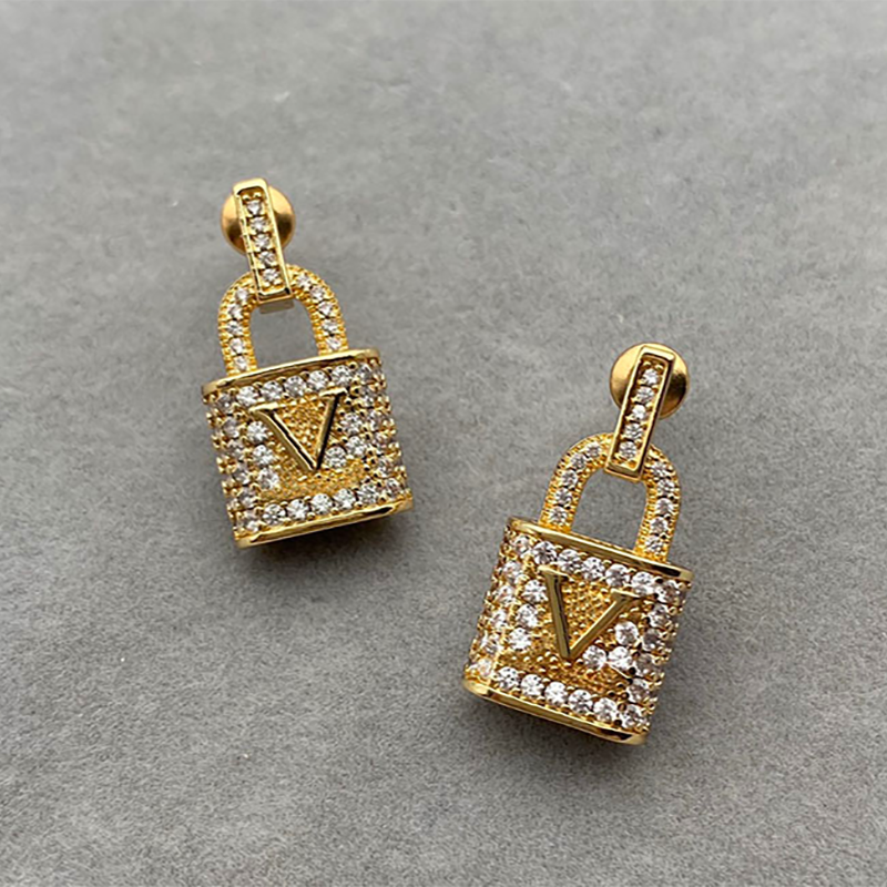 Womens Luxury 18K Gold Lock Diamond Ear Studs Fashion Brand jewelry earrings Lady Wedding accessories with gift box
Womens Luxury 18K Gold Lock Diamond Ear Studs Fashion Brand jewelry earrings Lady Wedding accessories with gift box