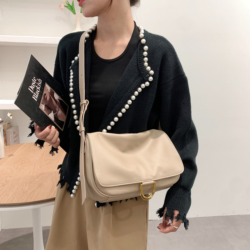 Soft leather large capacity bag 2021 new fashion Korean version one shoulder armpit bag leisure texture commuter messenger bag, Pendant
Soft leather large capacity bag 2021 new fashion Korean version one shoulder armpit bag leisure texture commuter messenger bag, Pendant