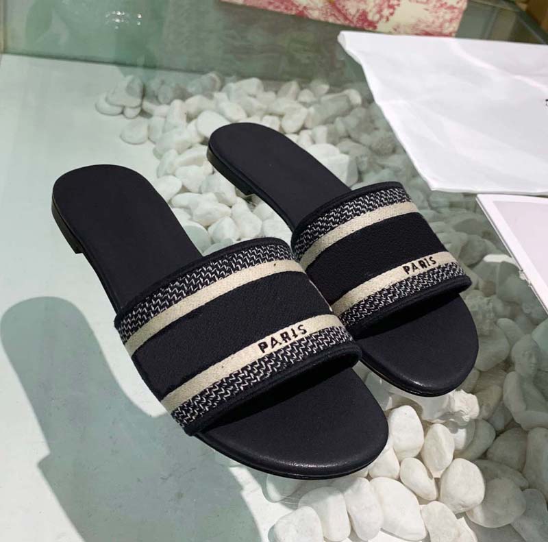 Classics sandals Fashion slippers slides Floral brocade Gear bottoms Flip Flops women shoes striped Beach causal slipper home011 27, Box
Classics sandals Fashion slippers slides Floral brocade Gear bottoms Flip Flops women shoes striped Beach causal slipper home011 27, Box