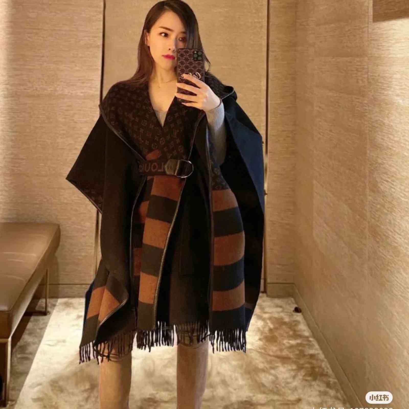 DesignerAutumn and winter woolen cloak waistband close waist thin hooded windbreaker printed coat women's fashion brand new styleBalencaiga, Black
DesignerAutumn and winter woolen cloak waistband close waist thin hooded windbreaker printed coat women's fashion brand new styleBalencaiga, Black