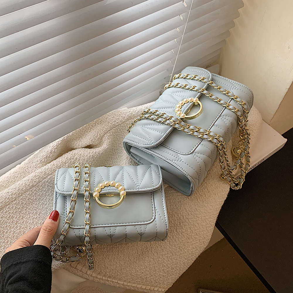 Women's Bag Famous Brand Female 2021 Winter Chain Small Crossbody Shoulder Quilted Handbags and Purs, Small blue
Women's Bag Famous Brand Female 2021 Winter Chain Small Crossbody Shoulder Quilted Handbags and Purs, Small blue
