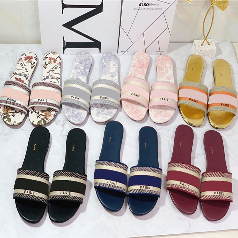 Classics slippers slides Floral brocade Gear bottoms shoes Beach causal slipper size 35-41, Black
Classics slippers slides Floral brocade Gear bottoms shoes Beach causal slipper size 35-41, Black