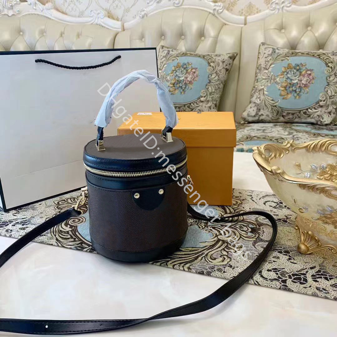 2021 SS Famous Designer Lady Fashion Handbags Shoulder Bags Plain Genuine Leather Rivet Barrel-shaped Interior Zipper Pocket Casual Totes, Color q
2021 SS Famous Designer Lady Fashion Handbags Shoulder Bags Plain Genuine Leather Rivet Barrel-shaped Interior Zipper Pocket Casual Totes, Color q