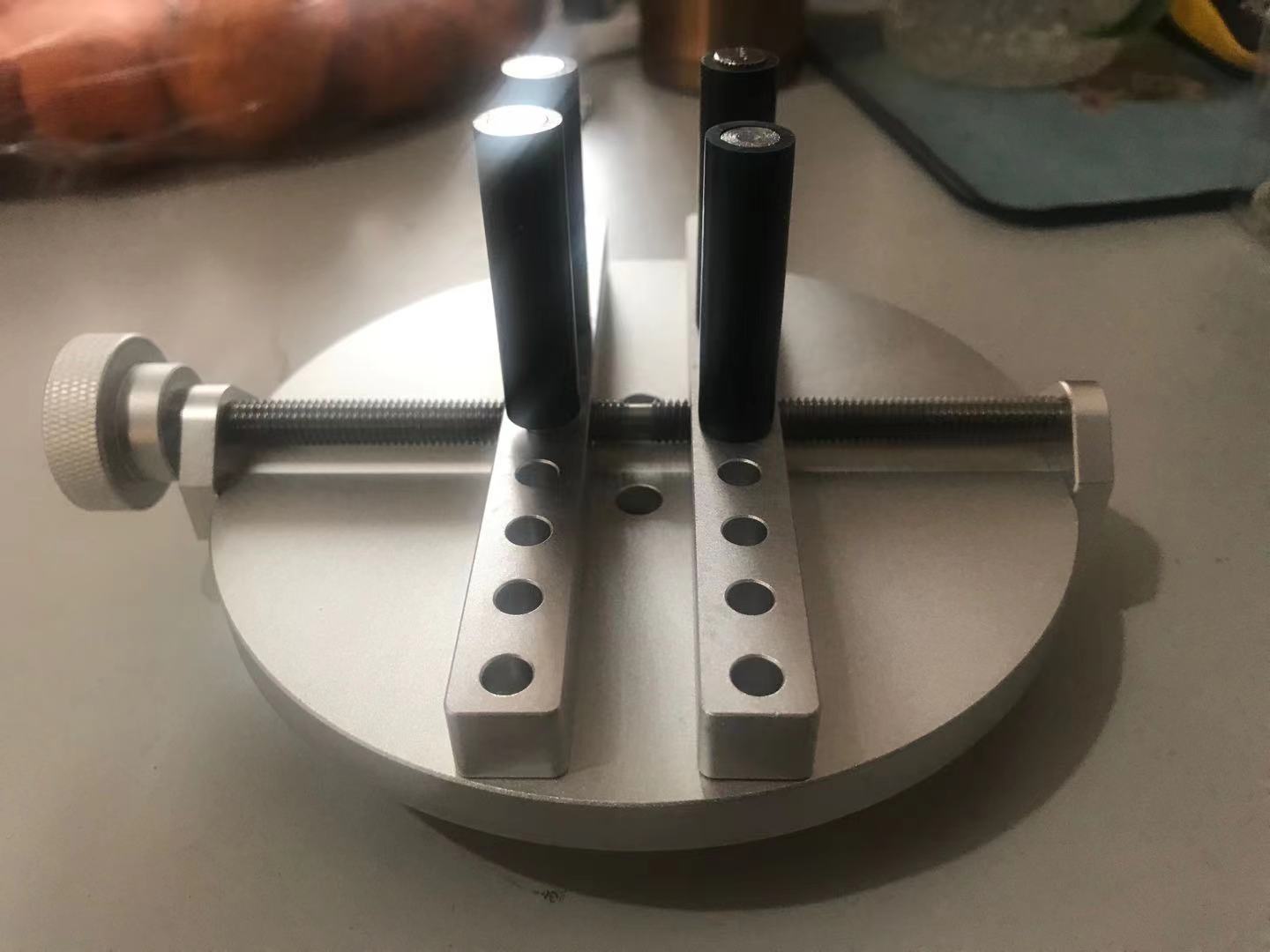 Moving holder for bottle cap Clamp adjuster for torque testing Cap Torsion testing