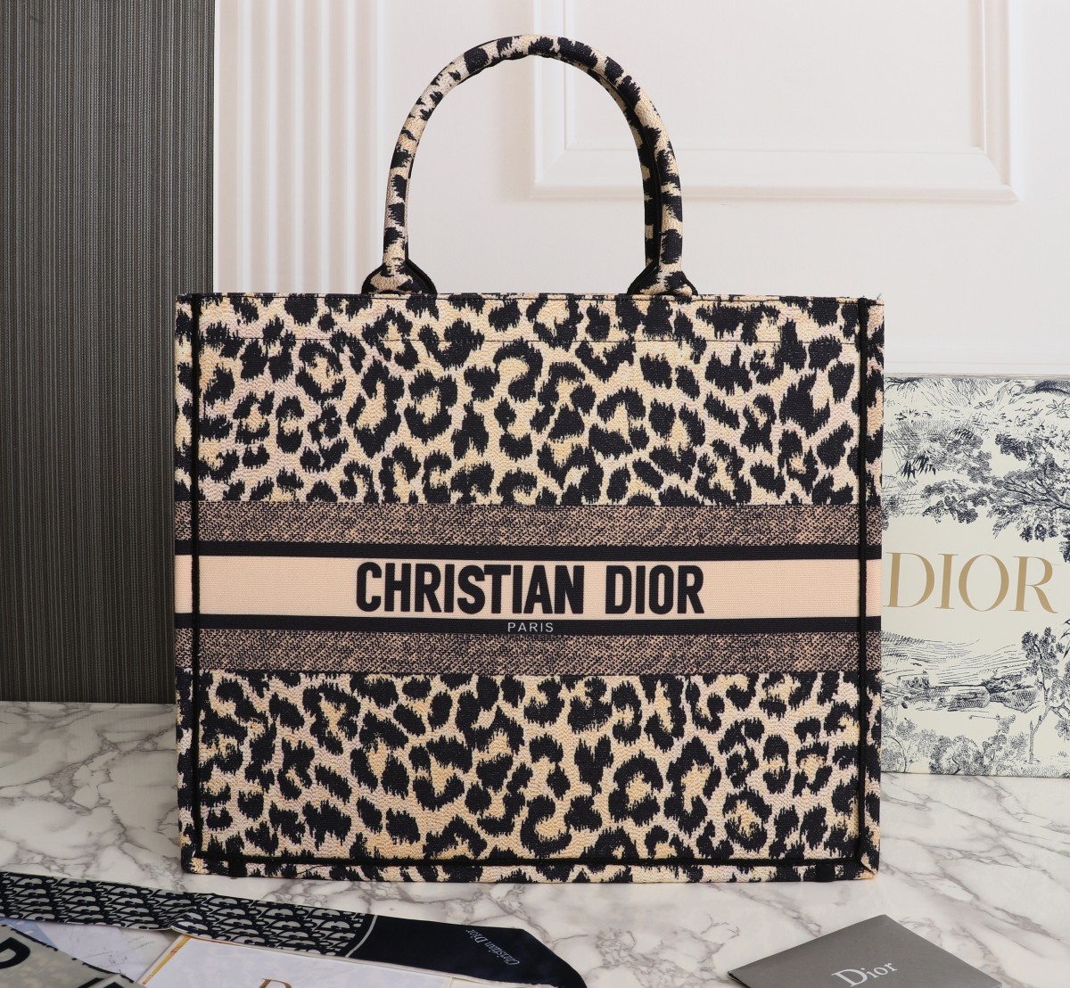 2021 Now Top Quality Oblique motif Book Totes bag Classic Colorful Luxurys Designers womens handbag embroidered large embroidery Canvas lady, Black;red
2021 Now Top Quality Oblique motif Book Totes bag Classic Colorful Luxurys Designers womens handbag embroidered large embroidery Canvas lady, Black;red