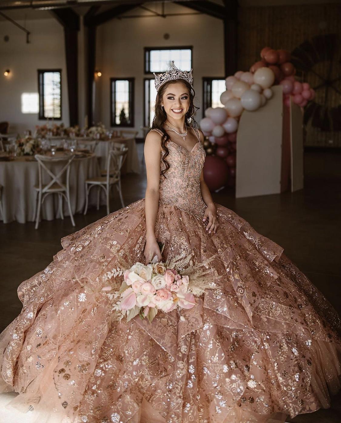 2022 Sexy Rose Gold Bling Sparkly Full Lace Quinceanera Dresses Ball Gown Sweetheart Crystal Beads Corset Back Ruffles Tiered Sweet 16 Party Prom Evening Gowns, Same as picture
2022 Sexy Rose Gold Bling Sparkly Full Lace Quinceanera Dresses Ball Gown Sweetheart Crystal Beads Corset Back Ruffles Tiered Sweet 16 Party Prom Evening Gowns, Same as picture
