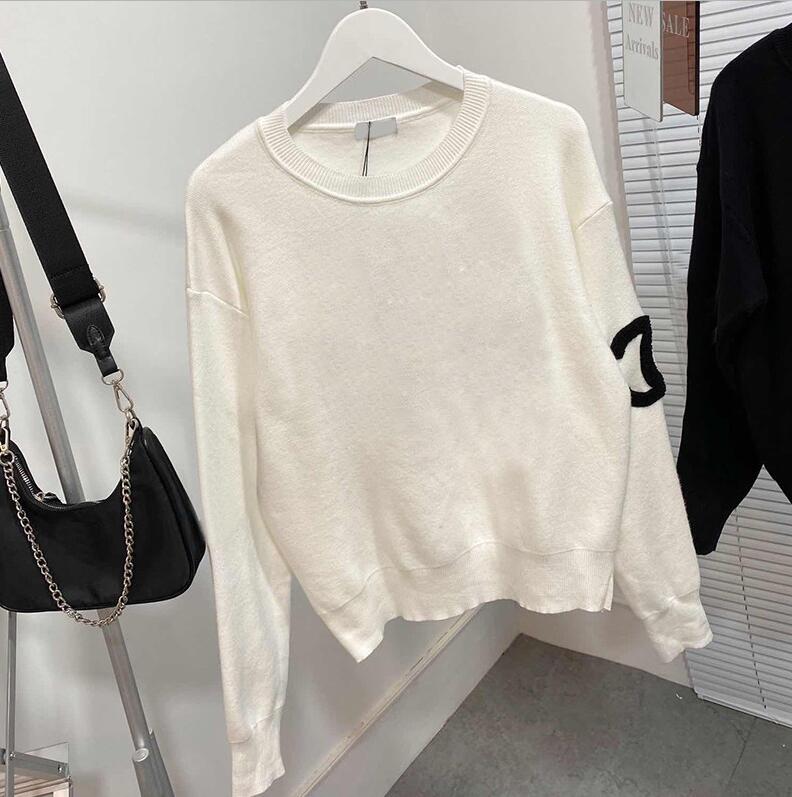 Fashion Autumn Winter Women' Sweater with Pearl Decoration Black White 2Colors 98310
Fashion Autumn Winter Women' Sweater with Pearl Decoration Black White 2Colors 98310