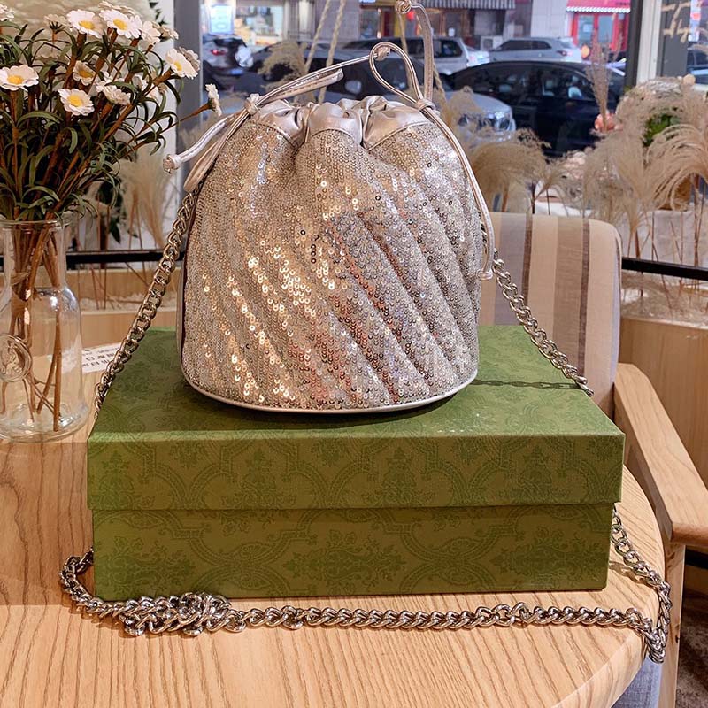Marmont mini sequin bucket bag women fashion Shoulder Bags Italian cutting edge fashion handbags Size 18*18cm SE0225
Marmont mini sequin bucket bag women fashion Shoulder Bags Italian cutting edge fashion handbags Size 18*18cm SE0225