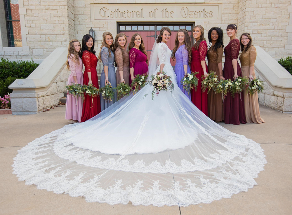 Vintage A Line Wedding Dresses Long Train Bride Dress With Lace Half Sleeves Appliqued Scoop Neck Autumn Spring Formal Bridal Gowns Plus Size robe de 