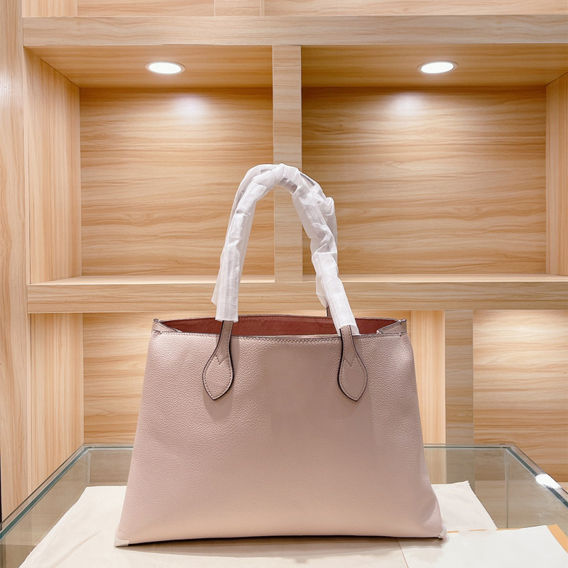 5A+ Designer Handbag Luxury Bags Totes bag high-quality Genuine Leather Handbags High-capacity Fashion brand 3 Different colors With the original box size 40-28 cm, Black
5A+ Designer Handbag Luxury Bags Totes bag high-quality Genuine Leather Handbags High-capacity Fashion brand 3 Different colors With the original box size 40-28 cm, Black
