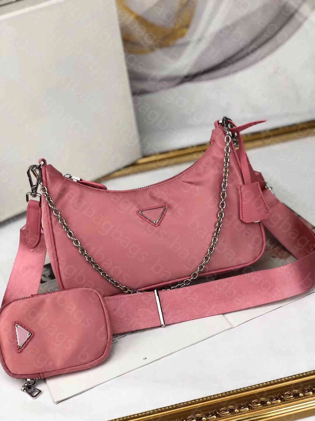 Explosive fashion high-quality designer bag women's one-shoulder messenger nylon kit handbag wallet
Explosive fashion high-quality designer bag women's one-shoulder messenger nylon kit handbag wallet