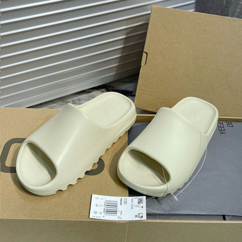 Luxury designer Slides Graffiti Bone Resin Desert Sand Rubber Slippers White Flat sandals Men Women Beach Shoes Foam Runner Slipper sandal Womens, Blue
Luxury designer Slides Graffiti Bone Resin Desert Sand Rubber Slippers White Flat sandals Men Women Beach Shoes Foam Runner Slipper sandal Womens, Blue