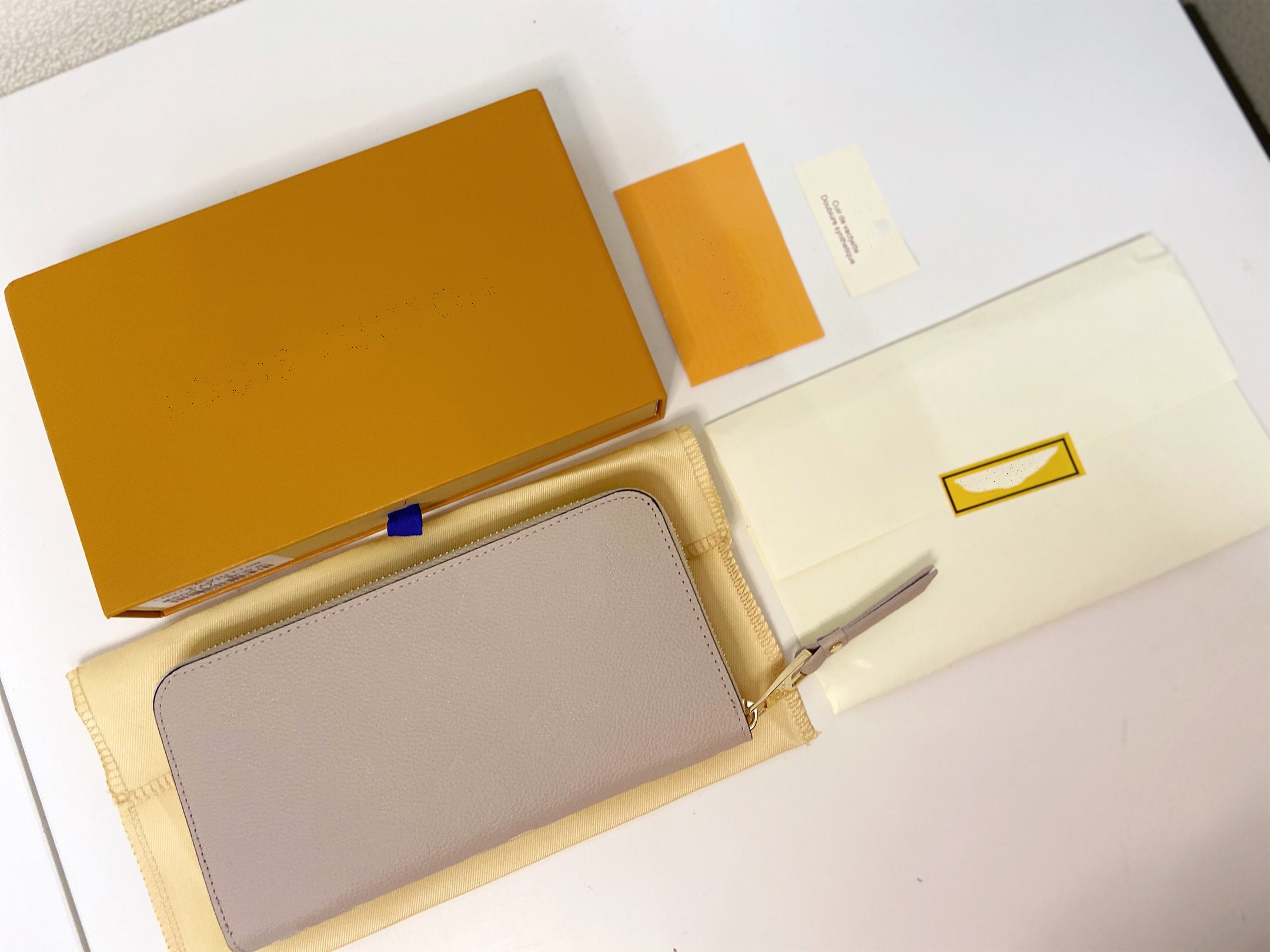 Original High Quality Luxurys Designers Wallets Prse Fashion Monogrames Embossing Brazza Wallet Classic Pallas Bag Card Holder Purses, M69794#apricot print
Original High Quality Luxurys Designers Wallets Prse Fashion Monogrames Embossing Brazza Wallet Classic Pallas Bag Card Holder Purses, M69794#apricot print