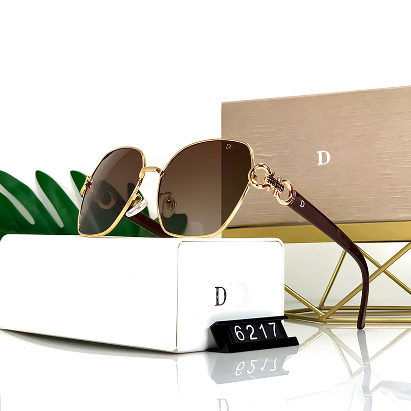 Luxurys Designers Sunglasses Men and Women fashion Sunglass box Anti ultraviolet polarization high quality, White;black
Luxurys Designers Sunglasses Men and Women fashion Sunglass box Anti ultraviolet polarization high quality, White;black