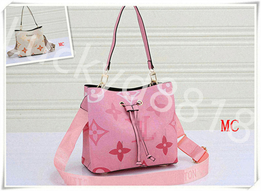 Luxurys Designers Handbags Wallets Chain Shoulder Bags Women Crossbody Bags Classic Leather Retro L29035 GGLVLouisVitton YSL
VUTTON, As picture
Luxurys Designers Handbags Wallets Chain Shoulder Bags Women Crossbody Bags Classic Leather Retro L29035 GGLVLouisVitton YSL
VUTTON, As picture