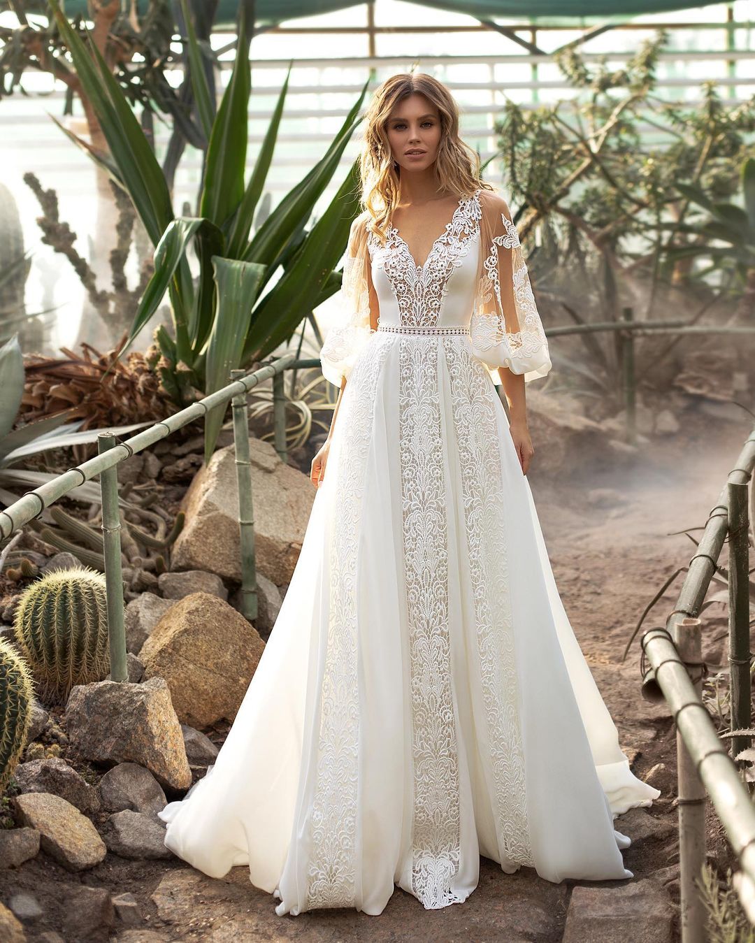 Line Amazing A Lace Wedding Dresses V Neck Long Sleeves Bridal Gowns Plus Size Satin Sweep Train Robe De Marie