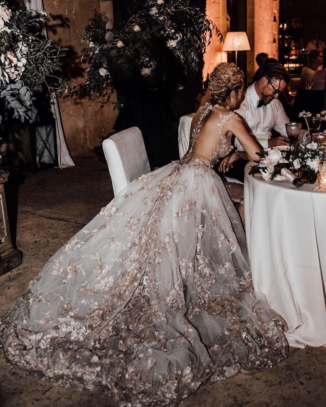 Sexy Lace Beach Wedding Dress Sleeveless Illusion Sheath Sheer Neck Bridal Dresses Vintage Bride Gowns