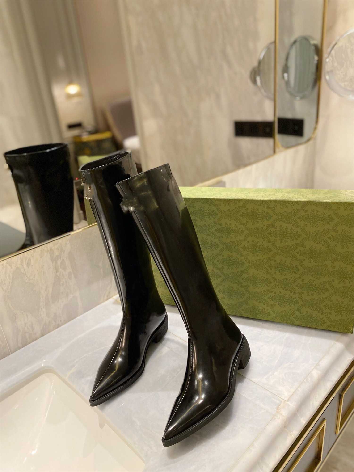 2021 Designer Luxury Women's Long Boots Leather Pointed Toe Platform Rain Boots Back Zipper Black Beige Casual Shoes Top Quality Size 35-41, Box
2021 Designer Luxury Women's Long Boots Leather Pointed Toe Platform Rain Boots Back Zipper Black Beige Casual Shoes Top Quality Size 35-41, Box
