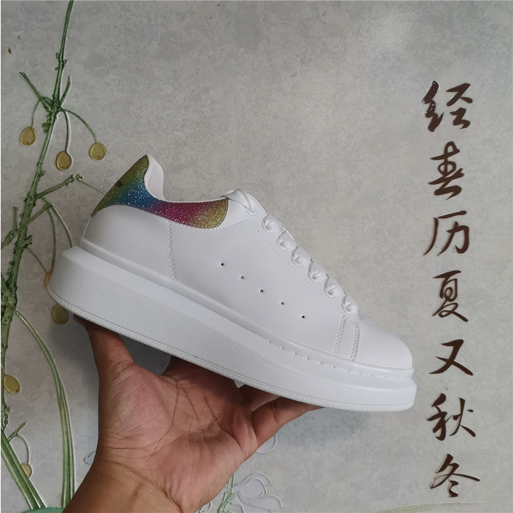 With Box McQueens Mens Women Luxurys Designers Platform Casual Shoes Fashion Black Bule Pink Red Grey Suede White Leather Flat Sneaker Lover
With Box McQueens Mens Women Luxurys Designers Platform Casual Shoes Fashion Black Bule Pink Red Grey Suede White Leather Flat Sneaker Lover