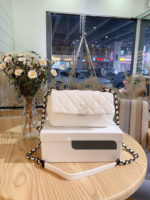 pieces of designer fashion bag coin purse old flower embossed classical chain shoulder bag lady purse belt bag free shipping 21*13cm White0, White
pieces of designer fashion bag coin purse old flower embossed classical chain shoulder bag lady purse belt bag free shipping 21*13cm White0, White