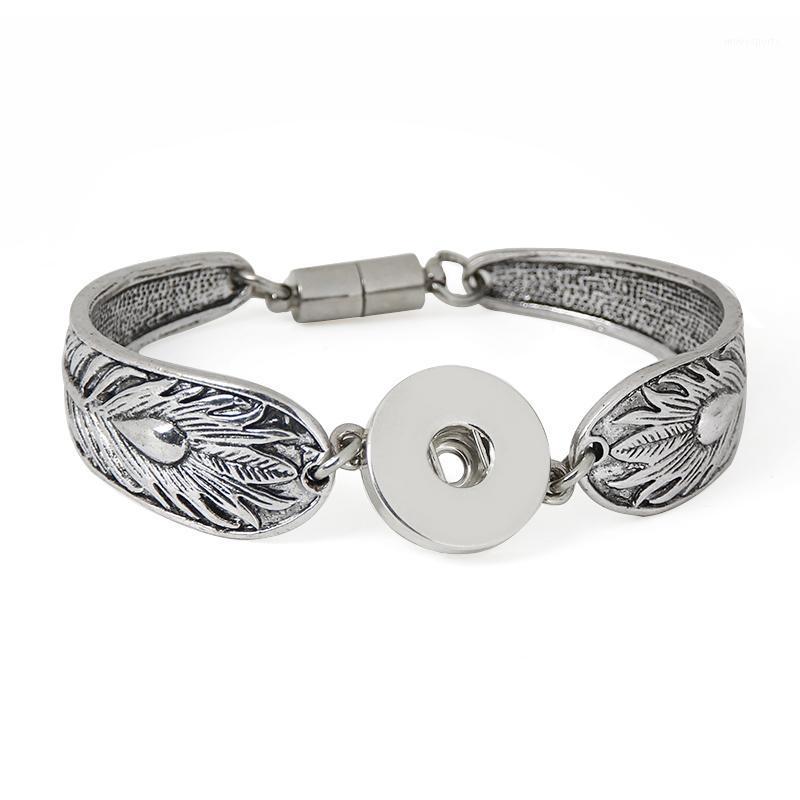 Charm Bracelets Fashion Tibetan Feather Metal 18mm Snap Button Bracelet Bangle Jewelry For Women1
Charm Bracelets Fashion Tibetan Feather Metal 18mm Snap Button Bracelet Bangle Jewelry For Women1
