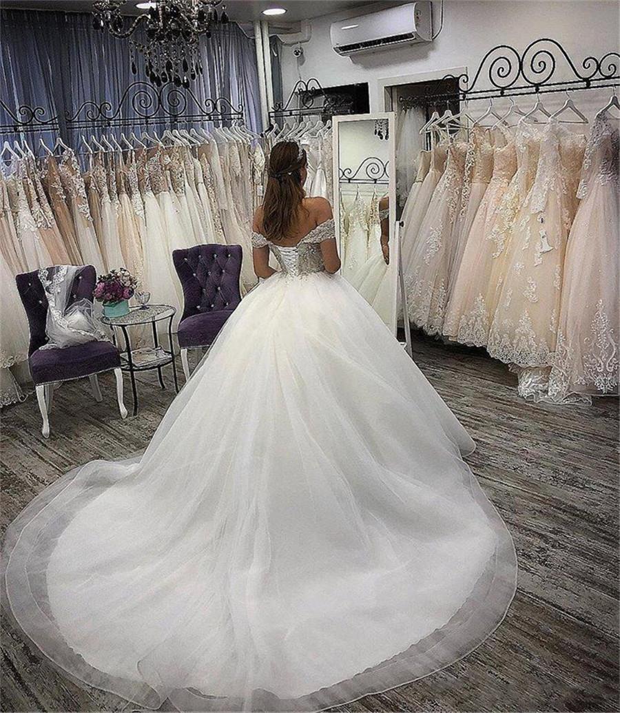 Luxury Crystals Beaded Ball Gown Wedding Dresses Off The Shoulder Long Train Vintage Bridal Gowns Chapel Ivory Organza Bride Dress Plus Size 2021 robe