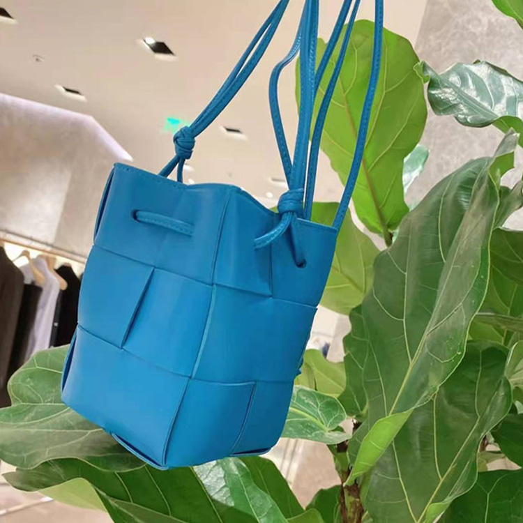 HBP Braided drawstring small bucket bag European and American export French fries mobile phone mini shoulder messenger bags, Black
HBP Braided drawstring small bucket bag European and American export French fries mobile phone mini shoulder messenger bags, Black
