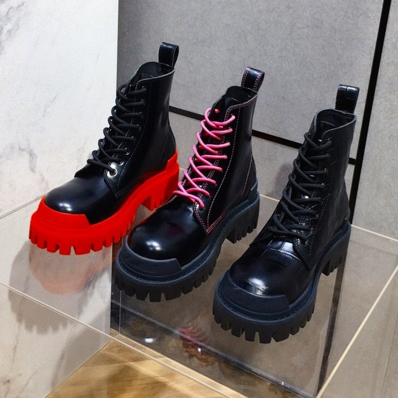 2021 Hot Triple s Martin Boots Designer boot Fashion Booties Calfskin White black locomotive shoes With box size 35-40
2021 Hot Triple s Martin Boots Designer boot Fashion Booties Calfskin White black locomotive shoes With box size 35-40