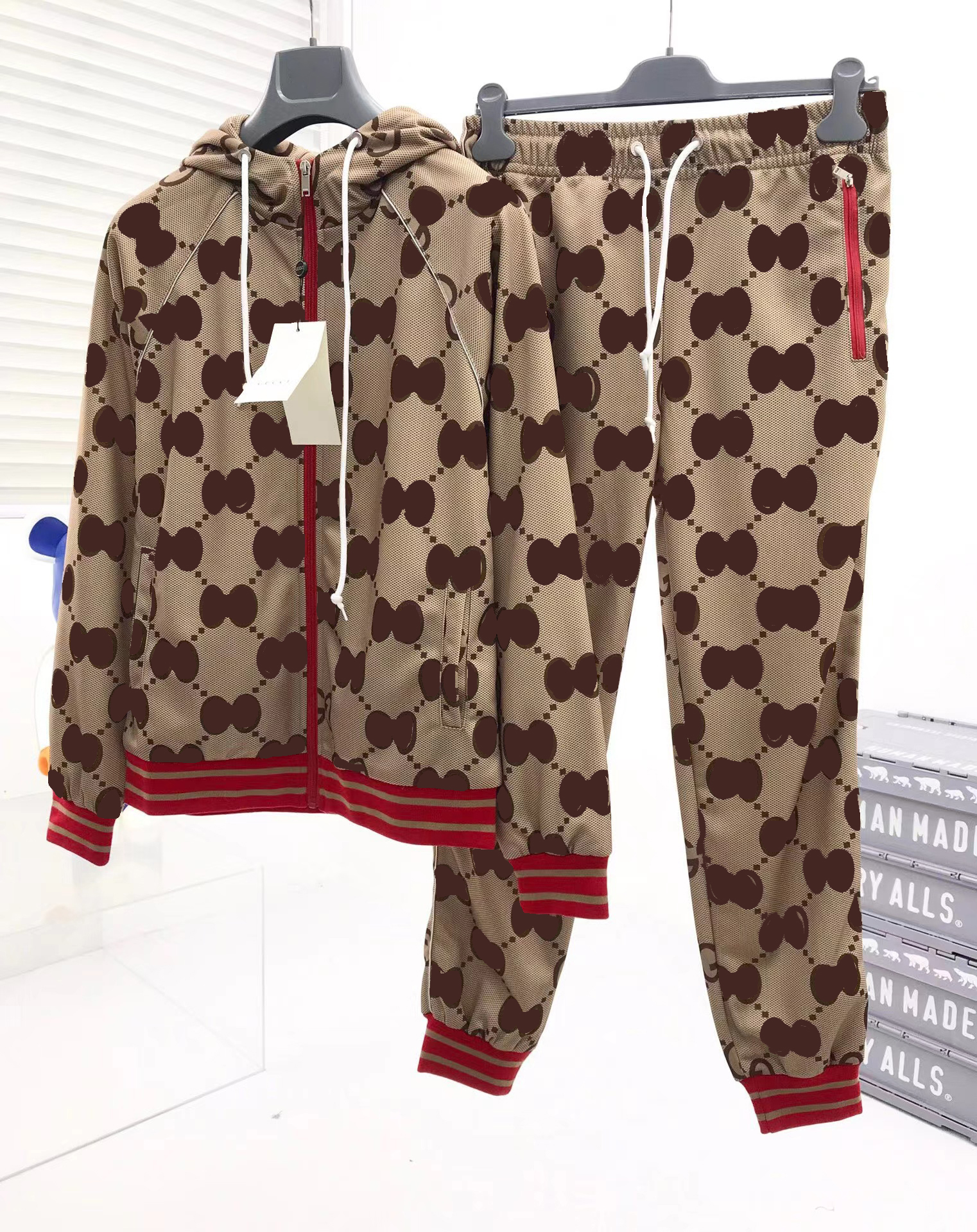 2021ss spring and summer new high grade cotton shirt Men's hoodie Suit pants Casual Fashion jacket Color stripe print sweatshirt Size:, Black;brown
2021ss spring and summer new high grade cotton shirt Men's hoodie Suit pants Casual Fashion jacket Color stripe print sweatshirt Size:, Black;brown