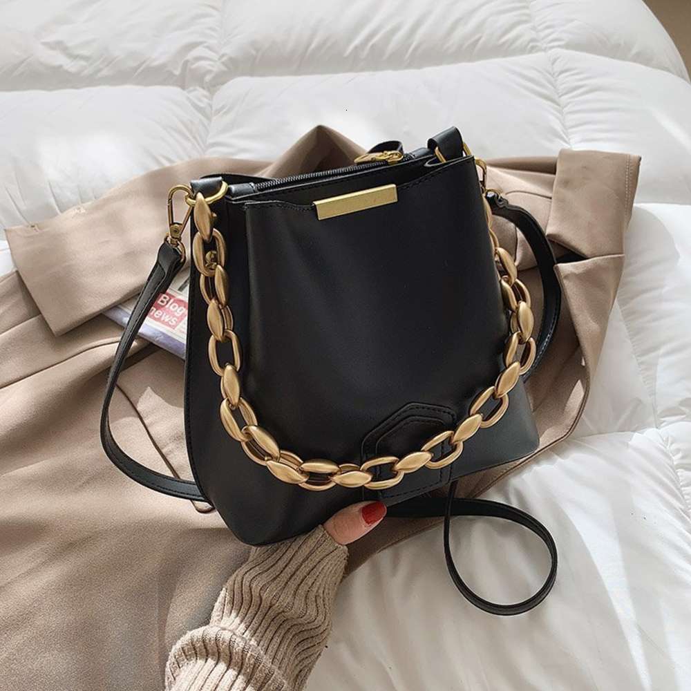 Golden Thicken Chain Bucket Bag Women 2021 Luxury Desiger Chic Black Shoulder Crossbody Bags Female Vintage PU Leather Handbags C0228
Golden Thicken Chain Bucket Bag Women 2021 Luxury Desiger Chic Black Shoulder Crossbody Bags Female Vintage PU Leather Handbags C0228