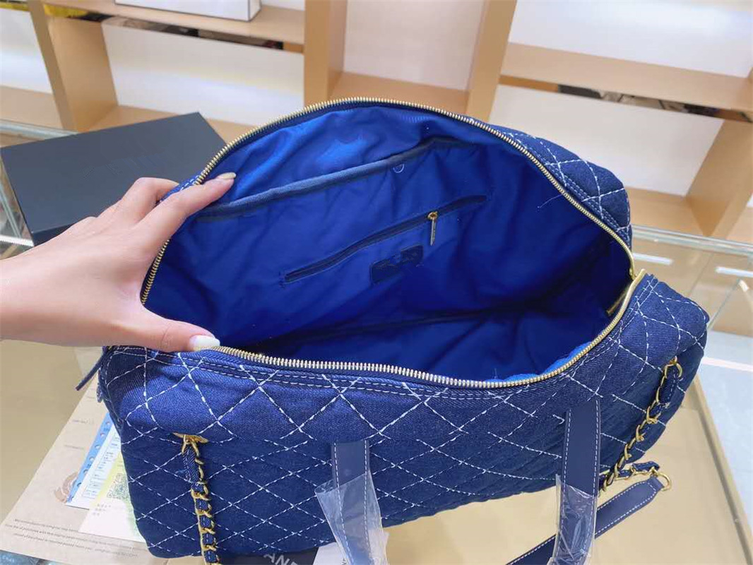 2021 fashionable new airport bag with large capacity, fashionable, simple and resistant to look at temperament, handbag, single shoulder bag
2021 fashionable new airport bag with large capacity, fashionable, simple and resistant to look at temperament, handbag, single shoulder bag