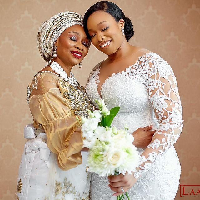 African White Tulle Mermaid Wedding Dress Lace Long Sleeves Chapel Train Plus Size Bridal Gowns Illusion Sheer V Neck Bride Formal Dresses 2022 Vestid