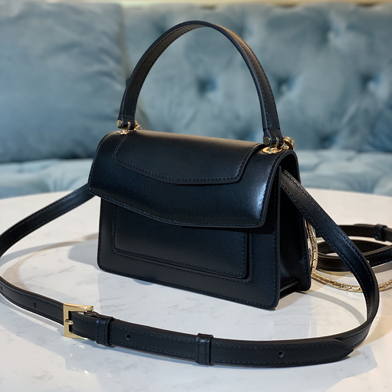 The new series shoulder bag 2887370311 Calfskin material Remove the handle Remove the belt Charming red enamel snake eyes fashion bags
The new series shoulder bag 2887370311 Calfskin material Remove the handle Remove the belt Charming red enamel snake eyes fashion bags