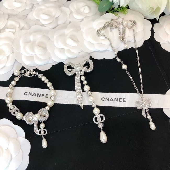 Xiaoxiang Bow Earrings C family pearl long Earrings Fashion tassel new jewelry women's net red suit2, Silver
Xiaoxiang Bow Earrings C family pearl long Earrings Fashion tassel new jewelry women's net red suit2, Silver