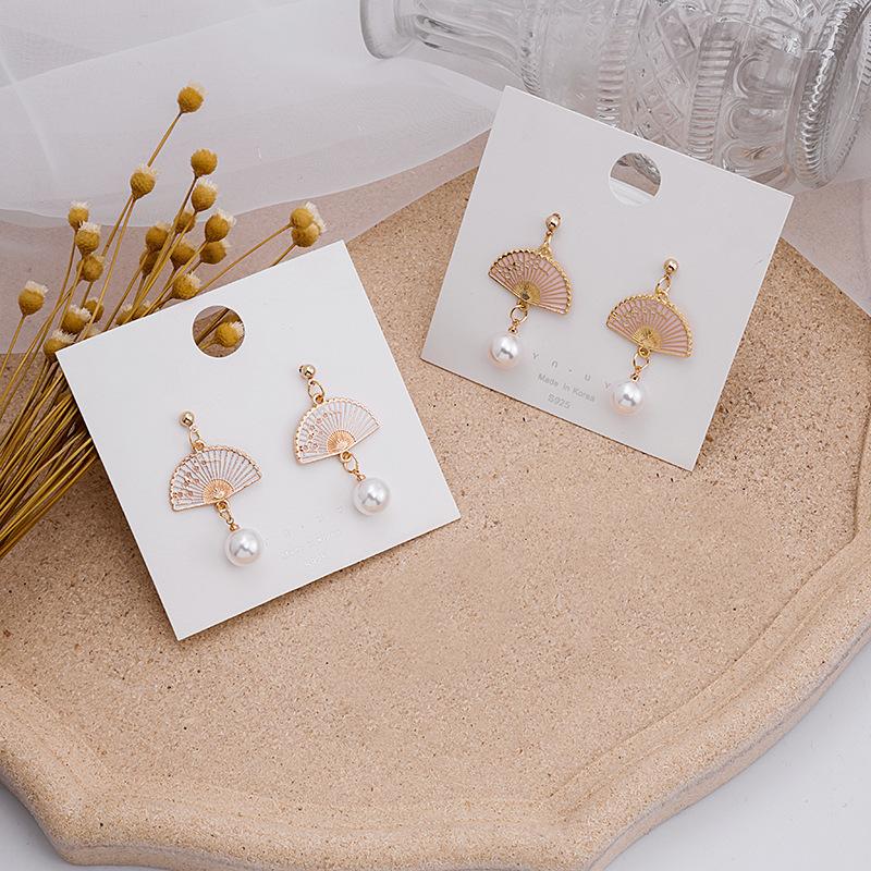 Stud Fashion Fan Pearl Tassel Earrings Flower Folding Lovely Oil Dripping Without Ear Holes Earclip, Golden;silver
Stud Fashion Fan Pearl Tassel Earrings Flower Folding Lovely Oil Dripping Without Ear Holes Earclip, Golden;silver
