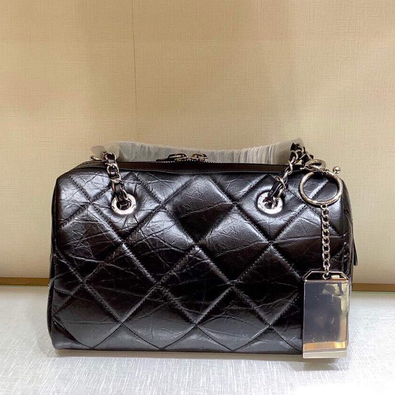 New Bowling Bag Soft make old leather 1321 Wear-resistant steel bottom hardware loulou bag graceful bag Leather is very durable bags
New Bowling Bag Soft make old leather 1321 Wear-resistant steel bottom hardware loulou bag graceful bag Leather is very durable bags