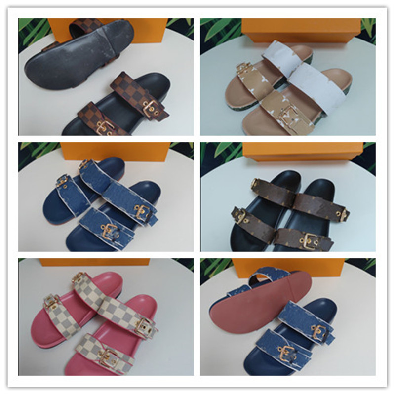 Classic designer high quality leather women flat buckle Roman sandals summer outdoor letter printing non-slip beach shoes large size 36-42, Black
Classic designer high quality leather women flat buckle Roman sandals summer outdoor letter printing non-slip beach shoes large size 36-42, Black
